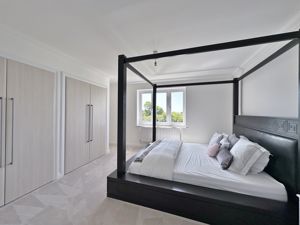 Photo 32- click for photo gallery